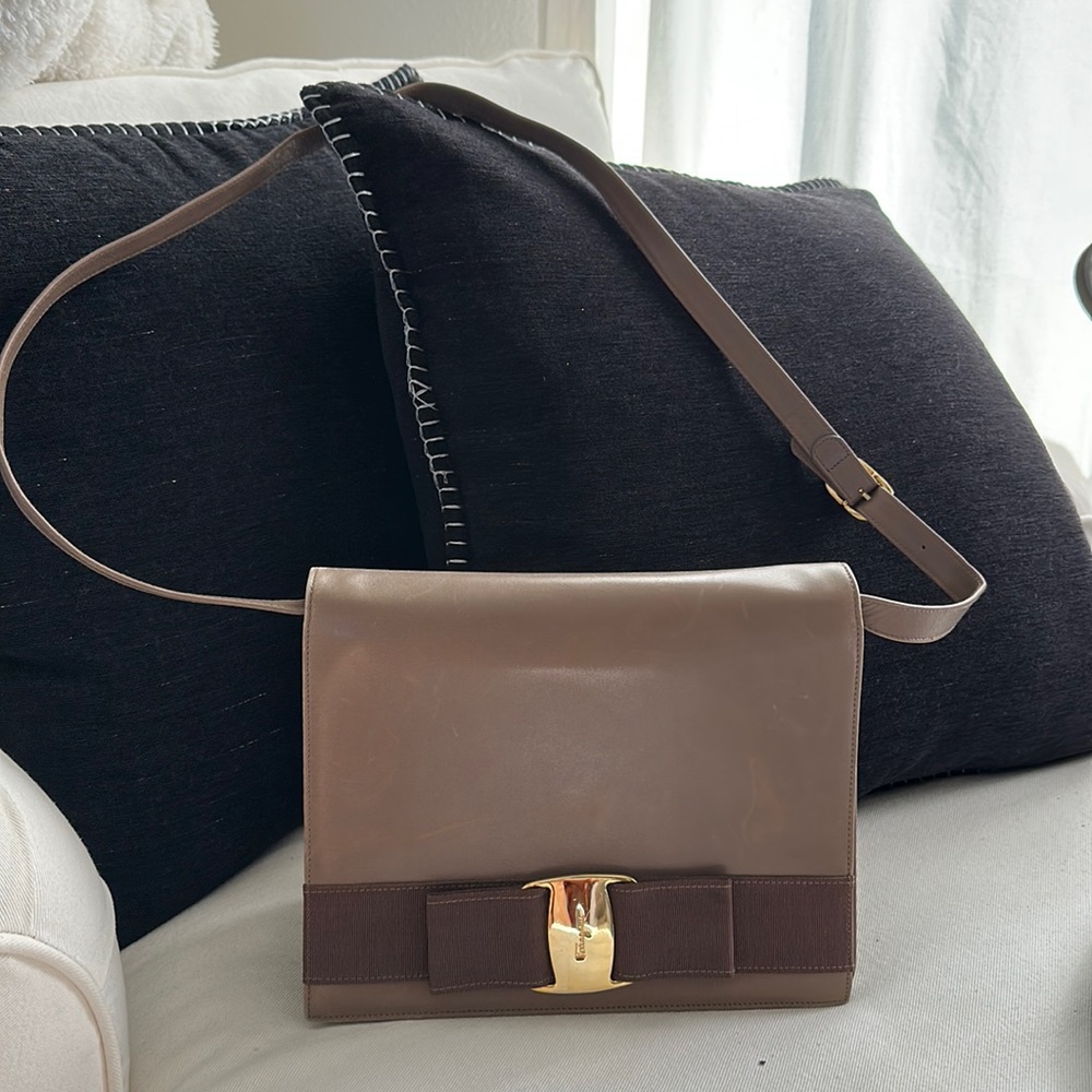 AUTHENTIC FERRAGAMO SHOULDER/ CROSS BODY BAG
